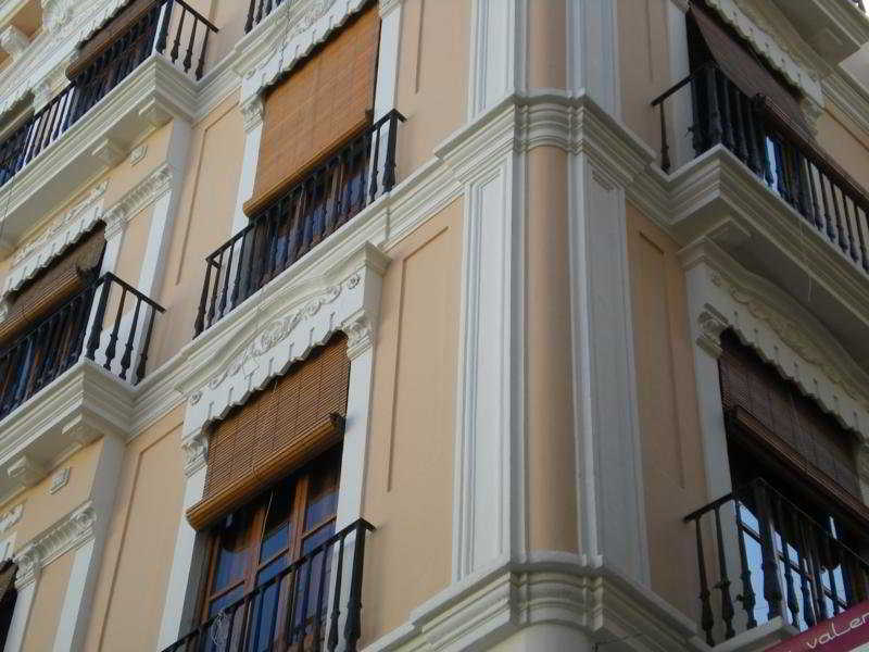 Living Valencia Apartments - Merced Luaran gambar