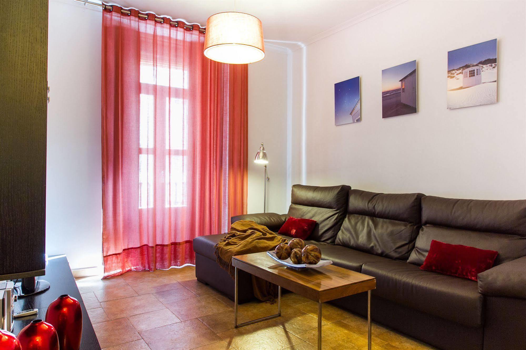 Living Valencia Apartments - Merced Luaran gambar