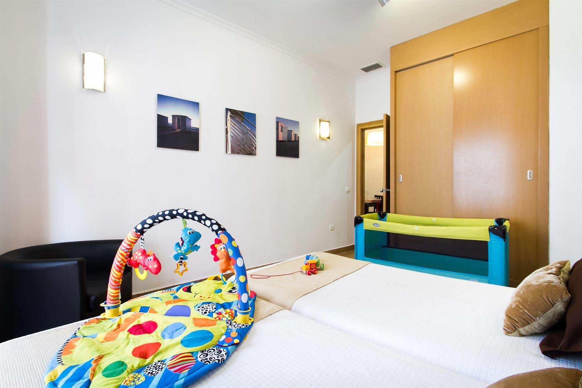 Living Valencia Apartments - Merced Luaran gambar