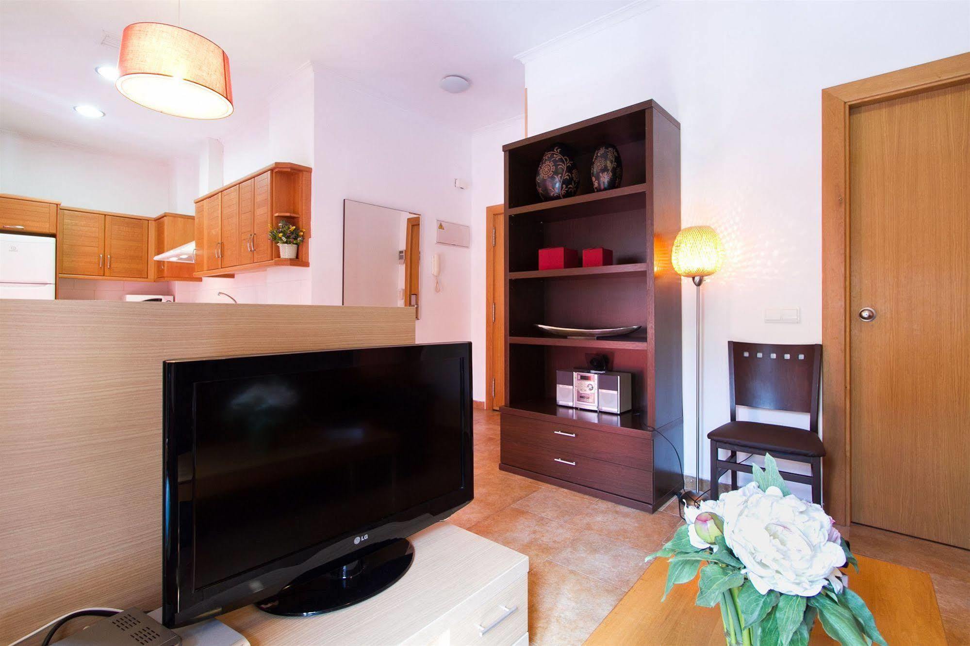Living Valencia Apartments - Merced Luaran gambar