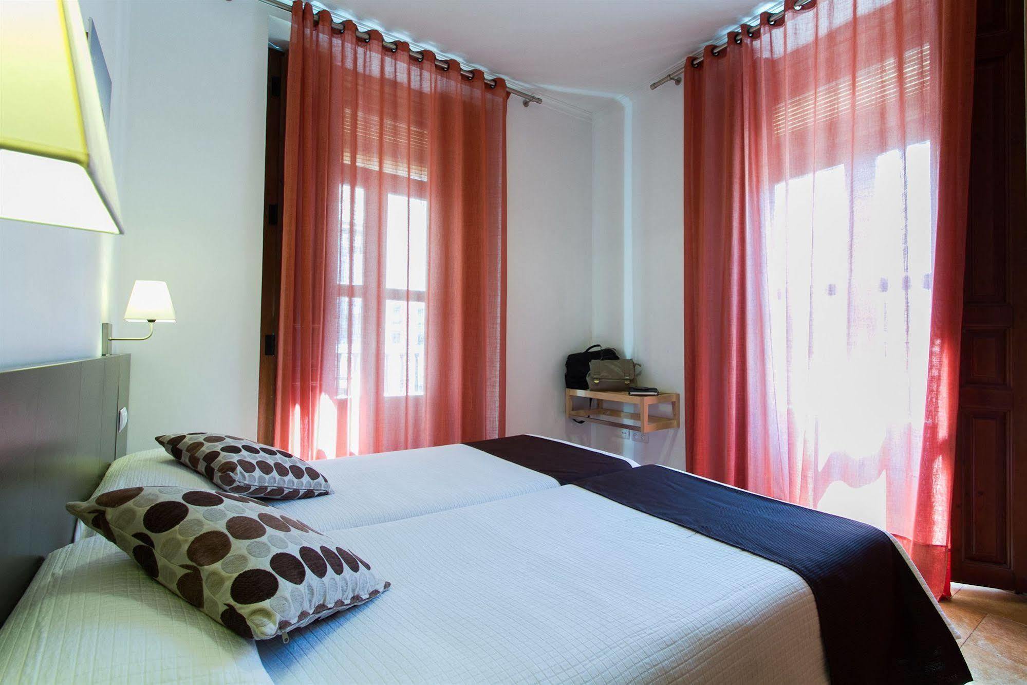 Living Valencia Apartments - Merced Luaran gambar
