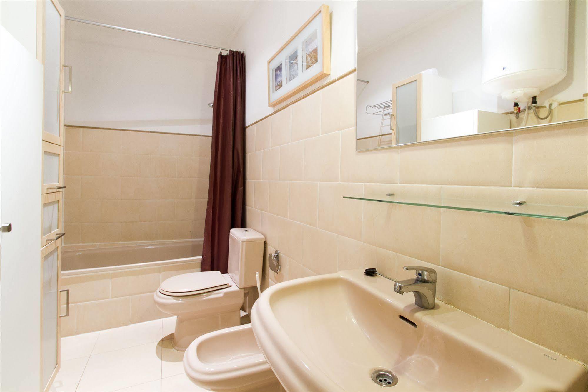 Living Valencia Apartments - Merced Luaran gambar
