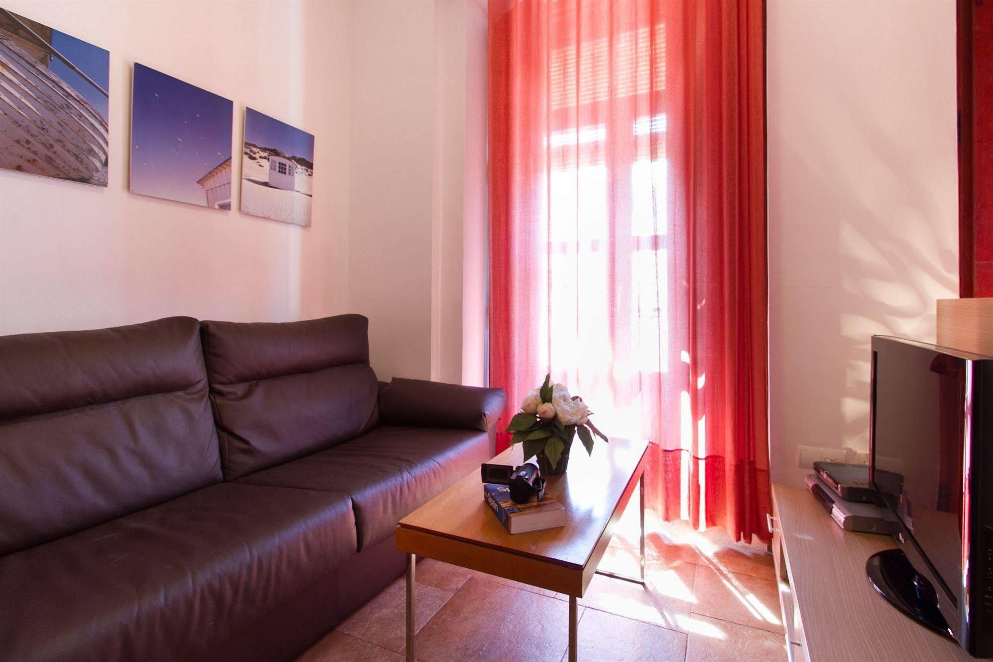 Living Valencia Apartments - Merced Luaran gambar